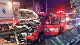 Accident cutremurător în Teleorman! O mașină în care se aflau 3 oameni, străpunsă în plin de balustrada de pe marginea drumului
